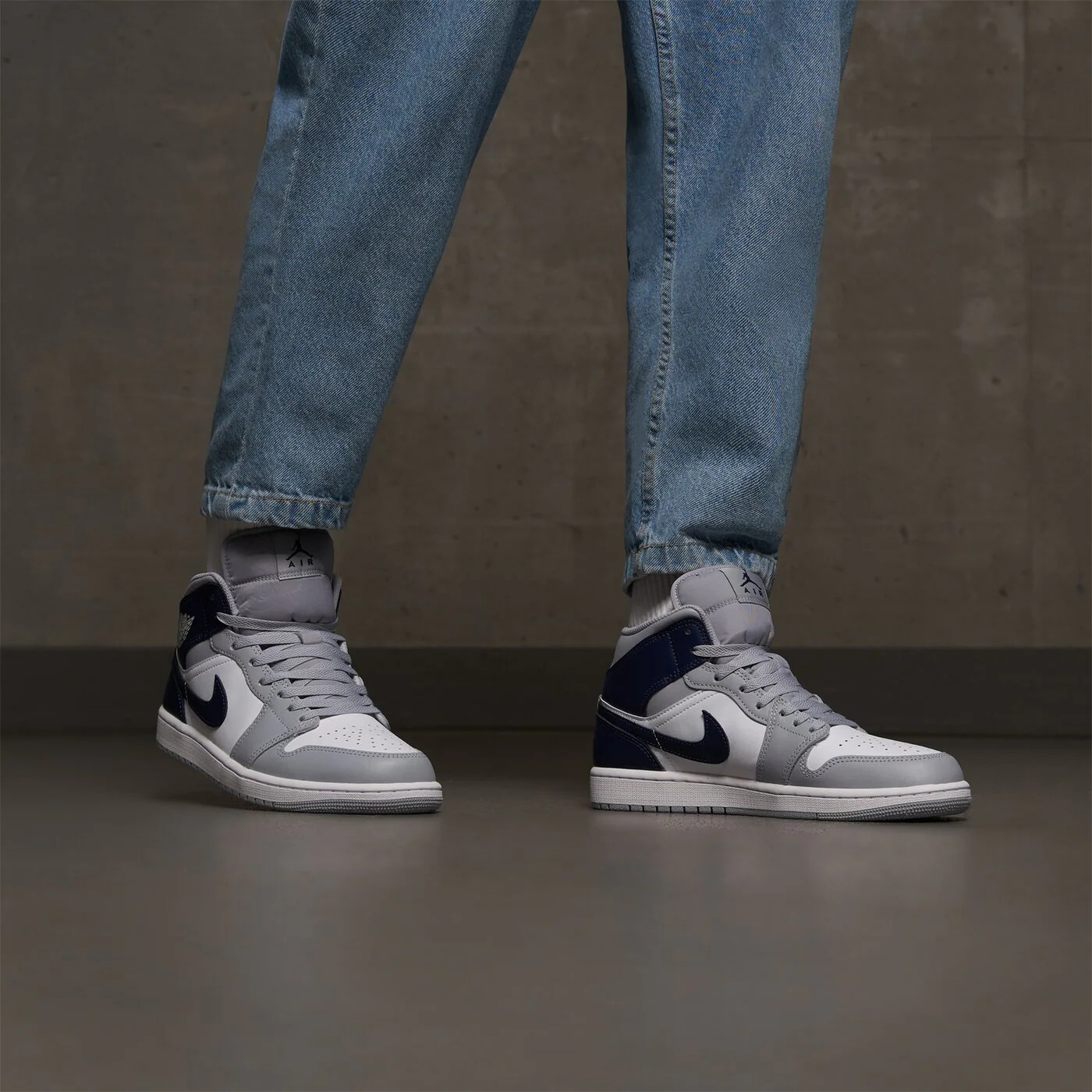 Nike Air Jordan 1 Mid "Wolf Gray Midnight Navy"