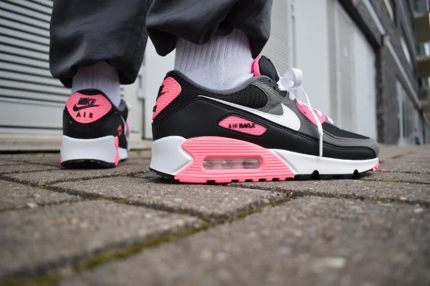 Nike Air Max 90 "Black Rose Pink"