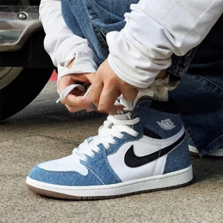 Nike Air Jordan 1 Retro High OG "Denim"